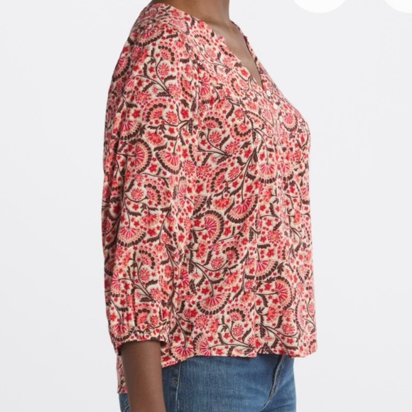 Mason & Belle Floral Blouse V-neck with Rounded Bottom Size Small - Picture 9 of 11